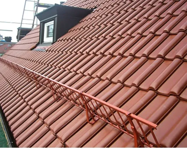 Montaj țiglă ceramică roșie, detaliu coamă